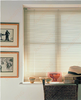 blinds - persiana no vão da janela