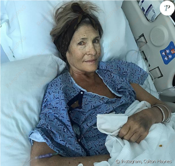 dana, la mère de colton haynes, sur son lit d'hôpital, - kidney failure