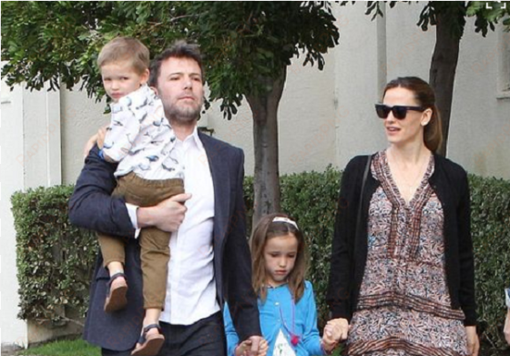 jennifer garner junto a ben affleck y dos de sus hijos - jennifer garner family