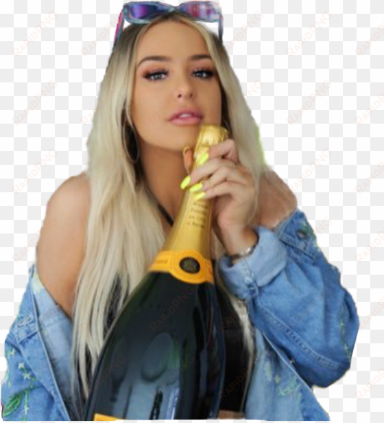 tana❤ tanamongeau tana queen babe youtube youtuber - vidcon tweeting about tanacon